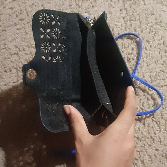 Small Embroidered Purse - Picture 4 of 4